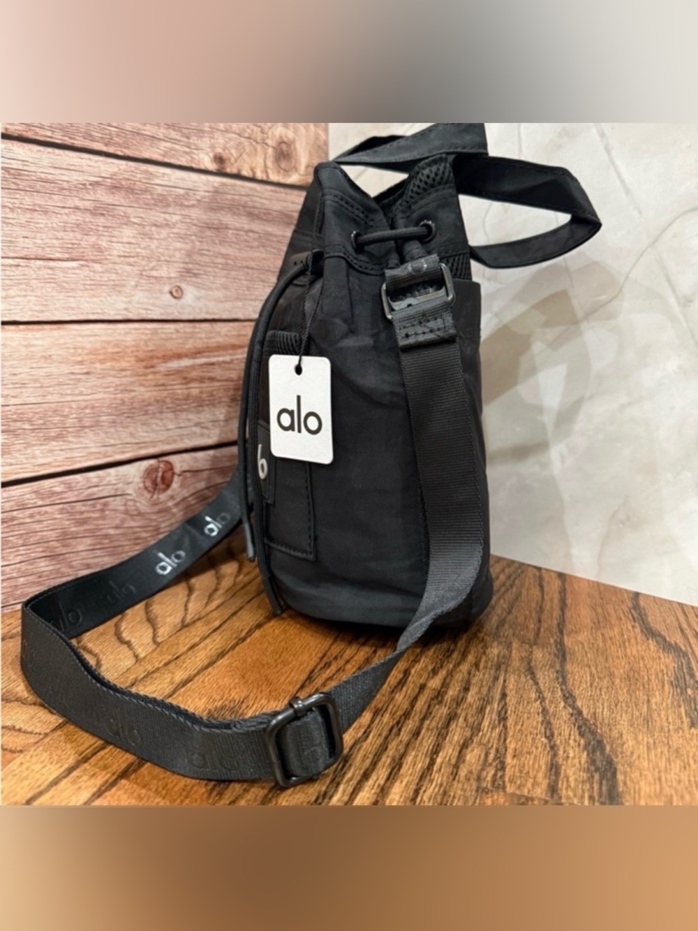 Alo Cross Body Bucket Bag NWT - Picture 2 of 4